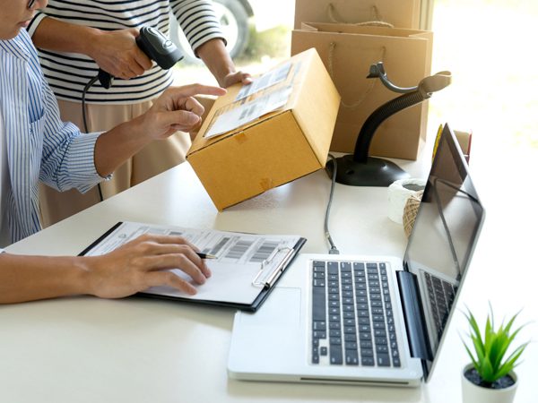 ecom-scalability-webhooks-aws-2-600x450